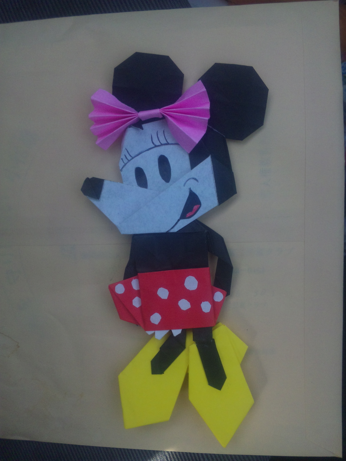 ミニーマウス 昨日の続き 折り紙でアニメキャラクターを折ってみた